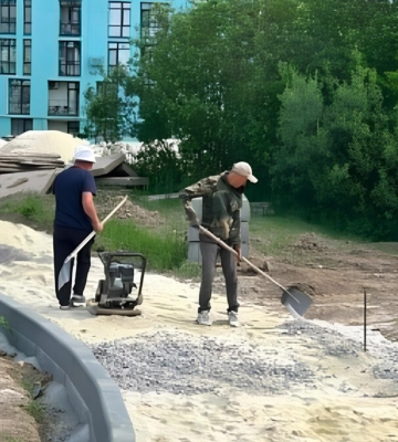 У парку Архангела Михаїла розпочали облаштування пішохідної алеї: роботи планують завершити до кінця літа