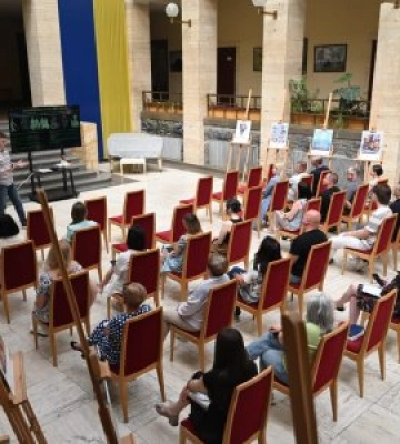 «Кожне слово має значення»: на Закарпатті вчать нової мови поваги — і це змінює державу
