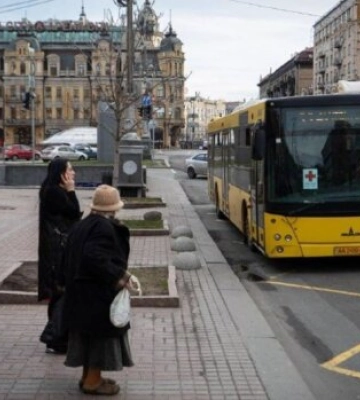 Рух у Києві паралізує на пів року: важливий шляхопровід перекривають — кого торкнеться