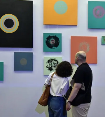 Живопис, світло та звук: у NAMU відкрилася виставка-перформанс «Disco Art»