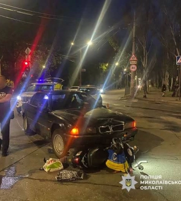 У Миколаєві зіткнулись мопед та BMW: травмувався мопедист