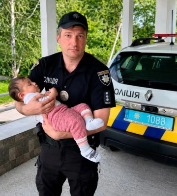 Правоохоронці врятували покинуте 10-місячне немовля на Кіровоградщині