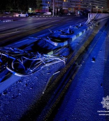 У Харкові п’яний водій в’їхав у дорожній паркан 