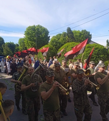 Попри зусилля медиків, життя воїна врятувати не вдалося: на Волині поховали 28-річного Героя Богдана Карвацького