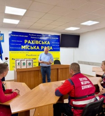 Ті, хто обганяє смерть у горах: у Рахові зворушливо відзначили титанів «екстреної» допомоги