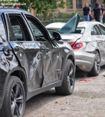 Россия нанесла удар по Запорожью: есть раненые, повреждены здания и автомобили. ФОТО