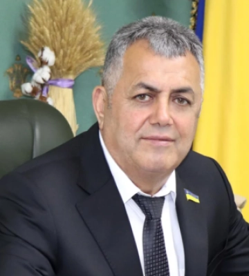 На мера П'ятихаток напали з ножем, він у тяжкому стані