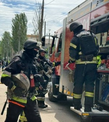 РФ атакувала Запоріжжя: 12 постраждалих, горять авто (оновлено). ФОТОрепортаж