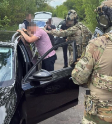 9 тисяч доларів за "зняття з розшуку" — на Закарпатті ДБР викрило адвоката на вимаганні грошей у військового