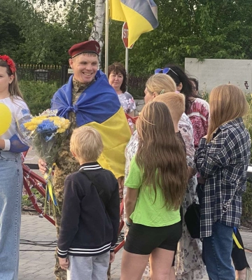 Майже два роки неволі: громада на Черкащині зустріла визволеного з полону захисника