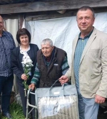 Четверо онуків та стільки ж правнуків: довгожитель з Волині відзначив 90-річчя