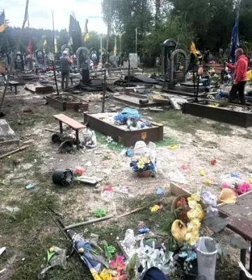 Чернігівщина: окупанти вдарили по кладовищу, пошкоджено могили