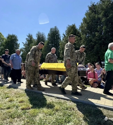 9 тисяч доларів за "зняття з розшуку" — на Закарпатті ДБР викрило адвоката на вимаганні грошей у військового
