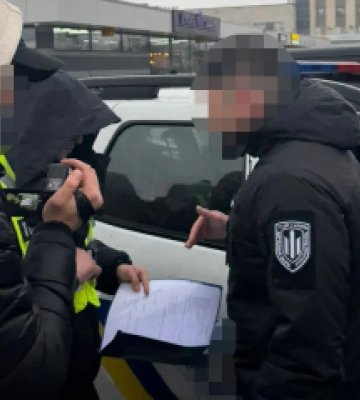 Взятка за уклонение от мобилизации: офицеру ТЦК из Киевской области грозит до 10 лет