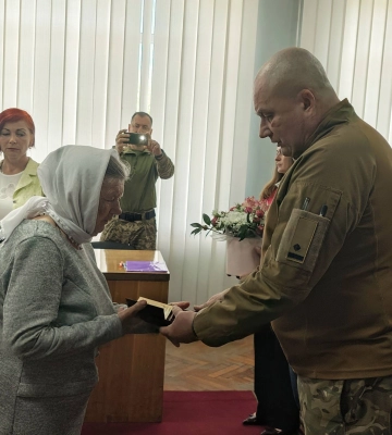 У Рожищі рідним двох Героїв вручили їхні ордени