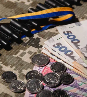 Рік у Києві замість служби: сержанту повідомили підозру за незаконне отримання 460 тис. грн