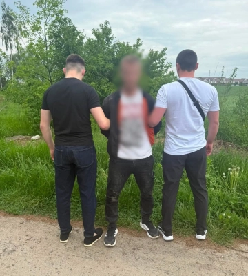 На Львівщині поліцейські знайшли у чоловіка автомат та купу боєприпасів. ФОТО