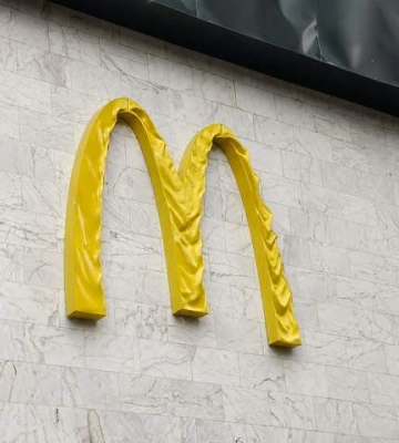 Відновили всьоме: McDonald’s на Лук’янівці знову запрацював після атаки рф