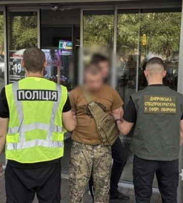 Требовали 100 тыс. грн у подчиненного за "беспрепятственное" прохождение службы: разоблачены военнослужащие в Днепропетровской&amp;hellip;
