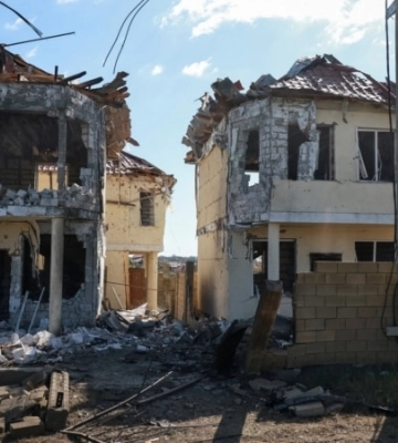 Росія вдарила по Одеському району. Пошкоджені Нова пошта і будинки, поранені люди
