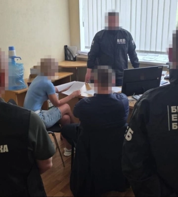 СБУ та БЕБ викрили компанію, яка розкрадала оборонний бюджет під час будівництва командного пункту ЗСУ на Житомирщині