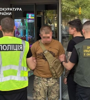Вимагали 100 тис. грн у підлеглого за "безперешкодне" проходження служби: викрито військовослужбовців на Дніпропетровщині, - Нацполіція. ФОТОрепортаж