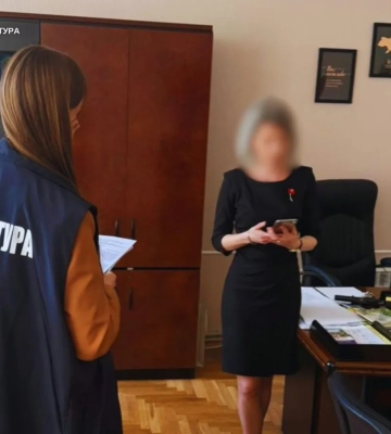 Начальниці управління освіти Деснянської РДА оголосили підозру