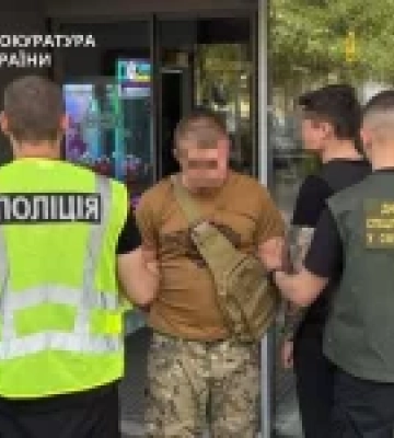 На Дніпропетровщині командира роти та старшину бригади підозрюють у вимаганні грошей з підлеглого
