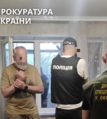 Командир роти та старшина однієї з бригад вимагали гроші у підлеглого на Дніпропетровщині