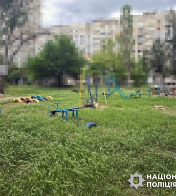 Россия ударила по детской площадке в Херсоне: есть погибший, среди пострадавших – дети