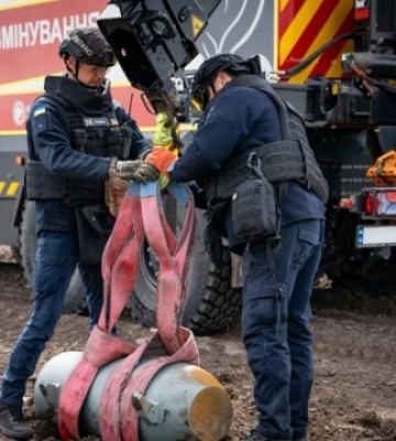 Дві ракети Х-101 впали і не здетонували: сапери ДСНС очистили територію на Чернігівщині. ФОТОрепортаж