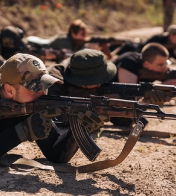 Хардкор і практика: на Волині понад сотня цивільних пройшла потужний військовий вишкіл 