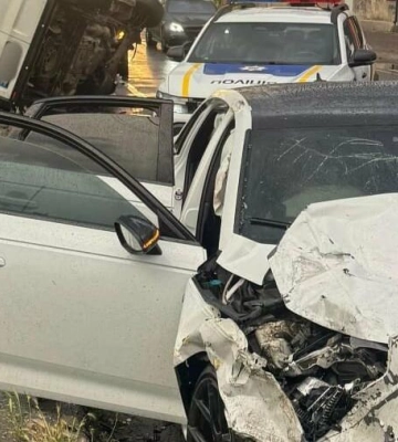 В Одесі перекинулося авто після ДТП: постраждали троє людей