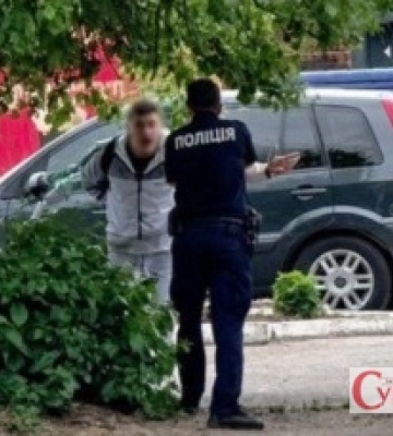 У Житомирі затримали агресивного чоловіка, який погрожував поліцейському