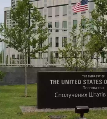 Голова євродипломатії заявила, що посольство США залишило Київ — у МЗС це заперечили
