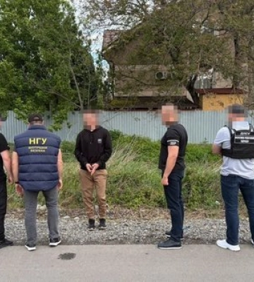 6 тисяч доларів за переправлення через кордон - на Закарпатті ДБР викрило прикордонника