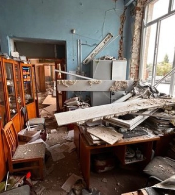 Конотопський краєзнавчий музей пошкоджено внаслідок прямого влучання ворожого дрона. ФОТОрепортаж