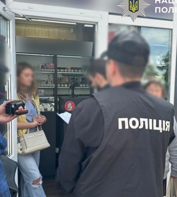 У Києві викрили схему незаконного збуту «електронок» та вейпів, вилучено продукції на 12 млн грн