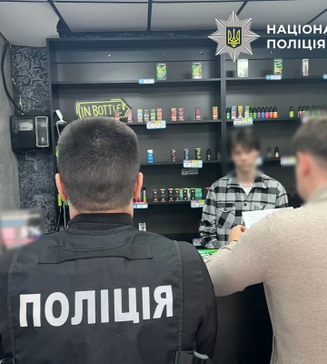 У Києві викрили схему незаконного збуту «електронок» та вейпів, вилучено продукції на 12 млн грн