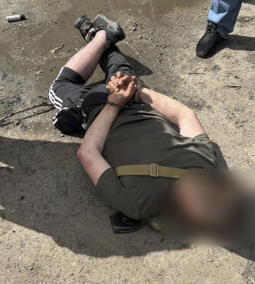 У Чугуєві чоловік напав із ножем на трьох поліцейських під час затримання після розбою