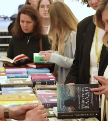Стало відомо, які книги Олена Зеленська придбала на Книжковому Арсеналі