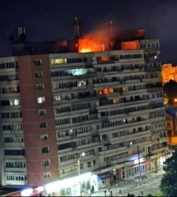 БпЛА упав на багатоповерхівку в румунському місті, виникла пожежа – ЗМІ