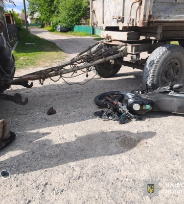 На Львівщині внаслідок зіткнення з автомобілем постраждали двоє підлітків на мотоциклі. ФОТО