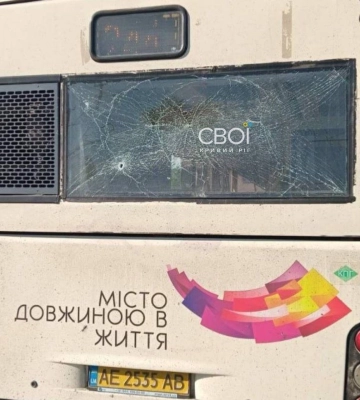 В автобуса потріскалось скло: вибухи у місті на Дніпропетровщині