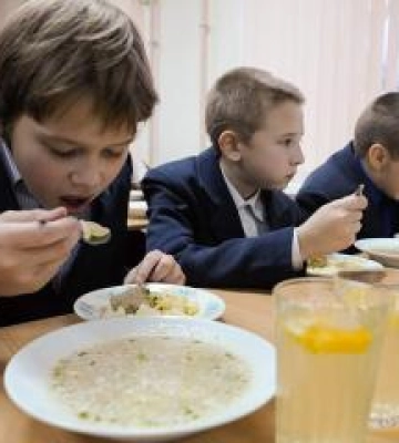 Полтавщина отримає сотні мільйон гривень на обіди для школярів