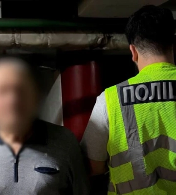 Намагався починити рушницю: у центрі Києва чоловік підстрелив випадкову перехожу