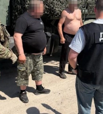 Продав 17 тонн пального за 5 місяців: ДБР викрило на махінаціях посадовця військової частини. ФОТОрепортаж