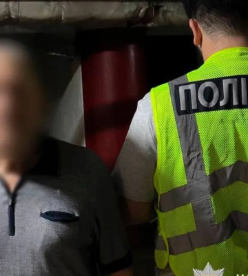 Чоловік випадковим пострілом із рушниці тяжко поранив перехожу у Києві. ФОТОрепортаж