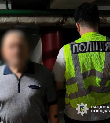 Чоловік випадковим пострілом із рушниці тяжко поранив перехожу у Києві. ФОТОрепортаж