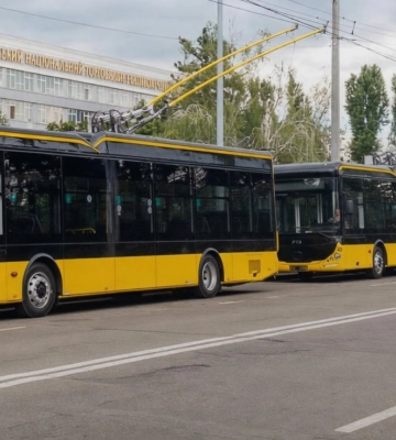 Контракт на понад 306 млн грн: Київ отримав перші тролейбуси із заводу у Броварах